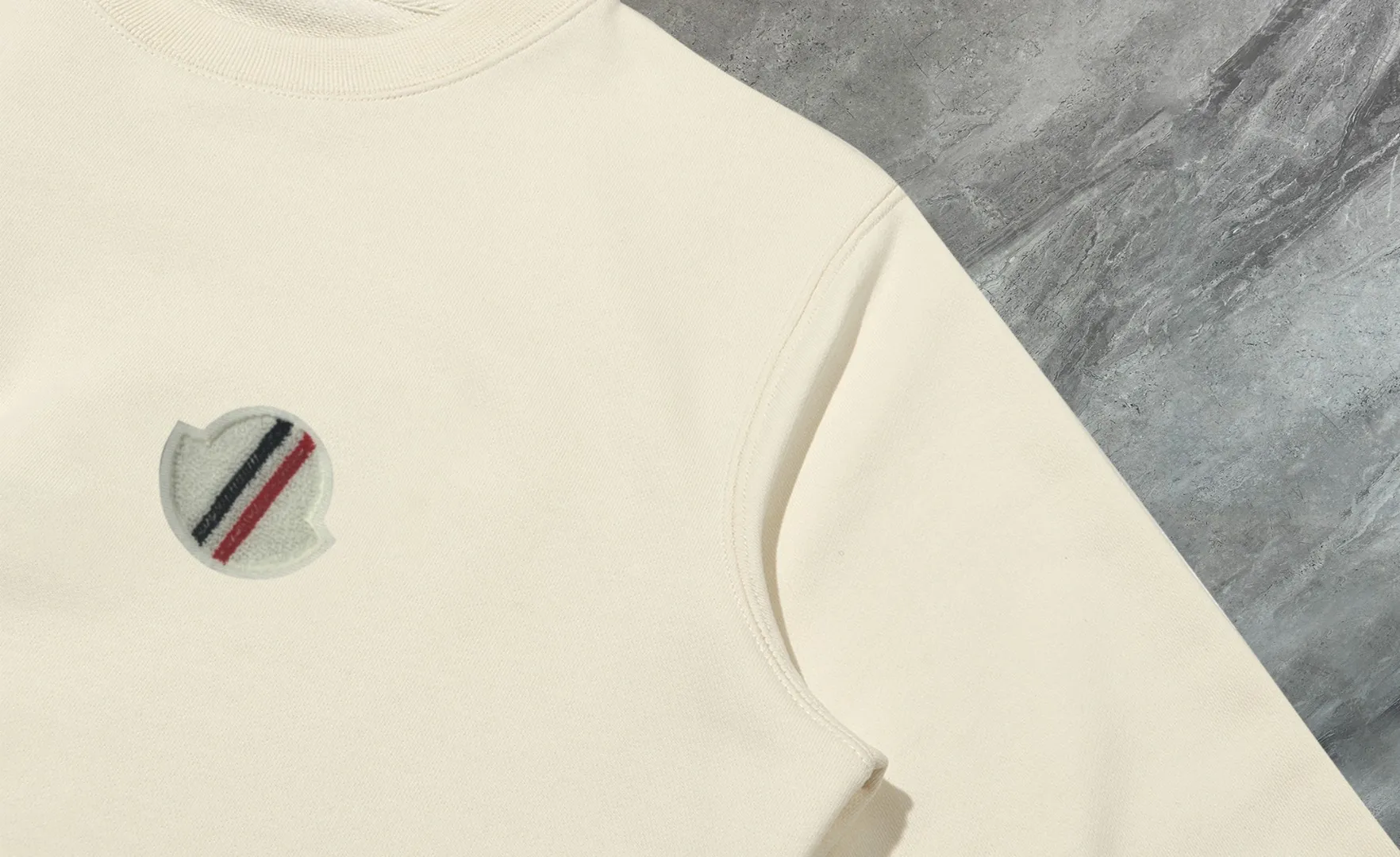 〖 𝐌𝐎𝐍𝐂𝐋𝐄𝐑~ 〗 440g ， 😎 ， ， Factory 2025 T ， ， Premium LOGO， Same Style ：Black White Size：S M L XL 2XL